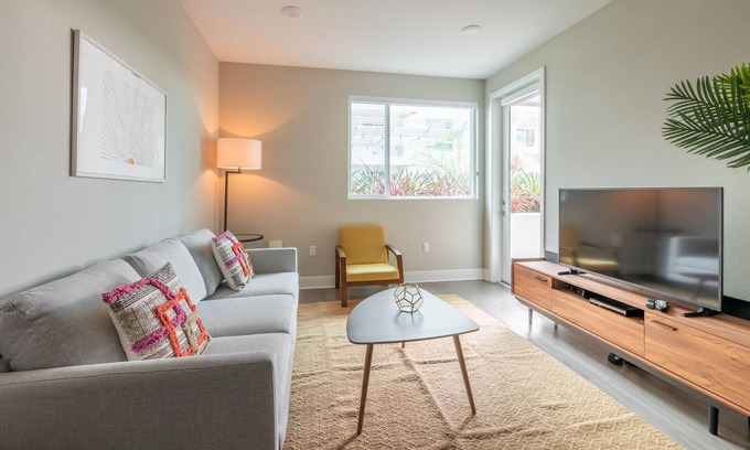 Airport Area Apartamento | Beautiful 1BR in Irvine, Parking + Pet-Friendly