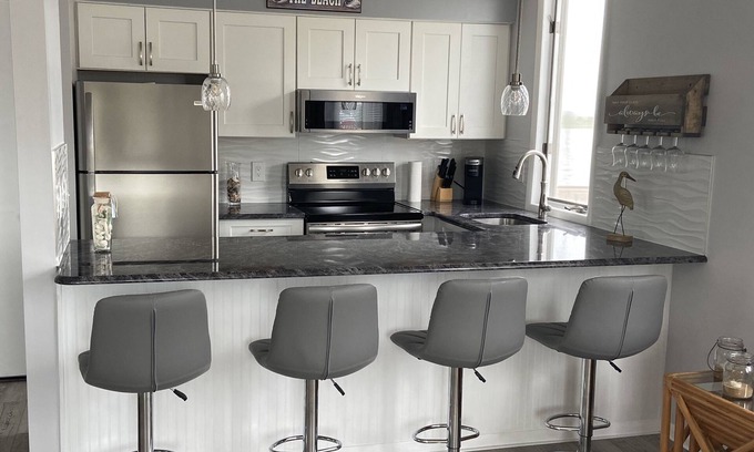 Stone Harbor Condominio | Beautiful 2 bed/2 bath Stone Harbor Condo with bay views.