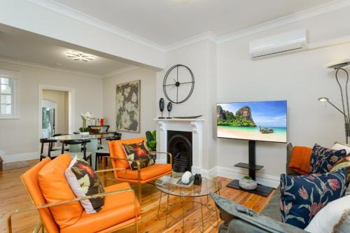 Darling Harbour Casa | Beautiful 2-Bed Terrace House with Outdoor Areas