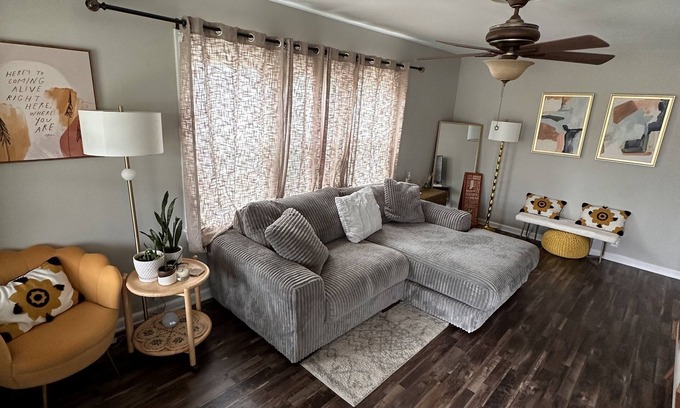 Speedway Casa | Beautiful 2 Bedroom 3 Bathroom Walking Distance To Indianapolis Motor Speedway