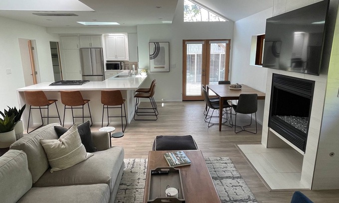Pico Casa | Beautiful 2 Bedroom Home in Santa Monica