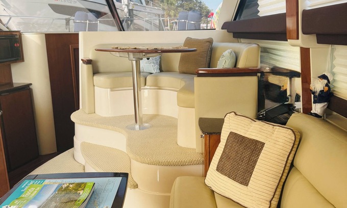 St. Pete Beach Alquiler De Eote | Beautiful 2-bedroom boat 400 steps from St. Pete Beach - WiFi, AC 30min to TPA