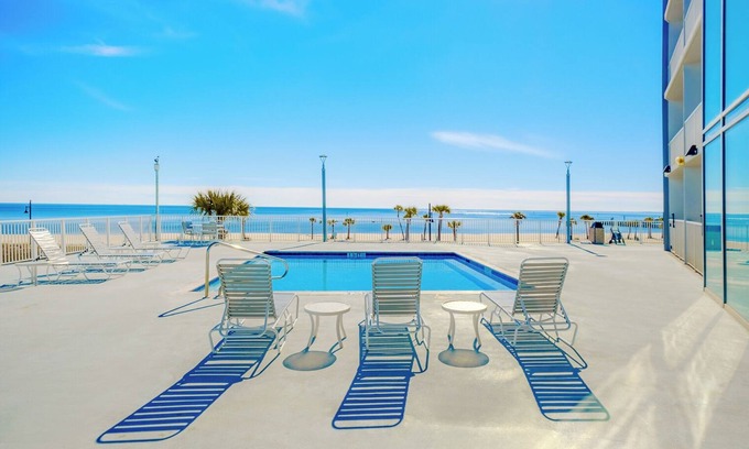 Biloxi Condominio | Beautiful 2 Bedroom / 2 Bathroom Penthouse Directly on the Beach SB-1002
