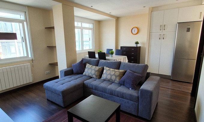 La Coruna Condominio | Precioso apartamento de 2 habitaciones, exterior, junto a la estacion de tren