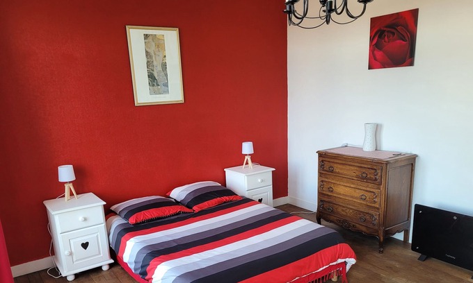 Chabanais Apartamento | Beautiful 2 bedroom home in Chabanais.