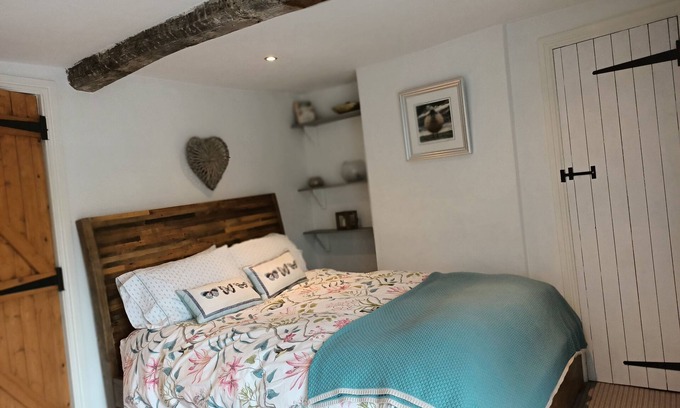 Richmond Casa | Beautiful 2 bedroom spacious Cottage in the heart of historic Richmond