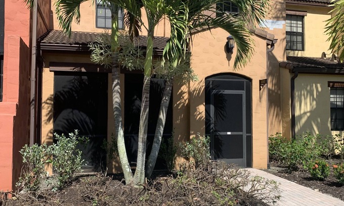 Biggar Casa | Beautiful 2- bedroom Townhome in Resort Like Community