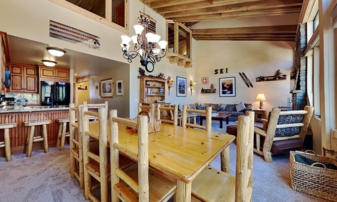 Mammoth Lakes Condominio | Beautiful 2 BR with 2 Full Lofts SLOPESIDE In Quiet Canyon Neighborhood! (Unit 662 at 1849) by RedAwning