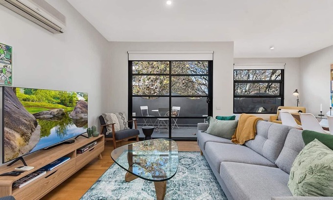 Collingwood Apartamento | Beautiful 2-Storey Unit with Balcony near Smith St