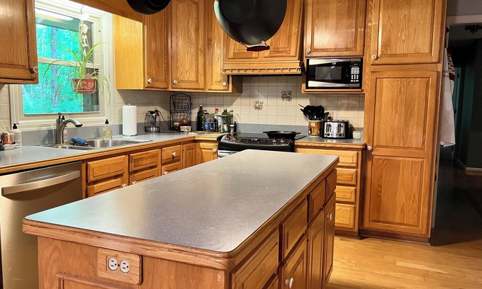 Chanteloup Estates Casa | Beautiful 2-story home minutes from Downtown Hendersonville