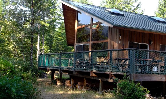 Crescent City Casa | Hermosa casa de 2 pisos en Smith River-privada de playa, Rutas y Más!