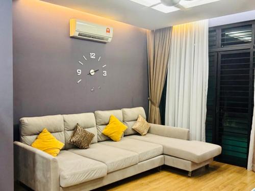 Batu Ferringhi Villa | Beautiful 20-Person Villa, Walk to Beach & Market