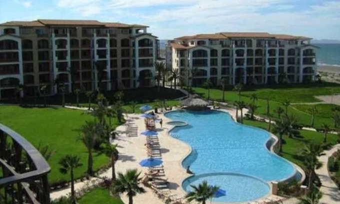 La Paz Condominio | Beautiful 2400 sq foot Condo on beach pickleball community top floor golf course