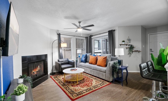 University Hills and Windsor Park Apartamento | Beautiful 2BD/1BA in University Hills 4373
