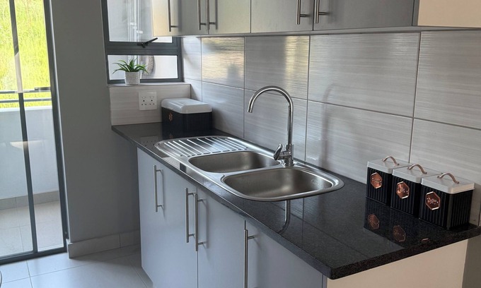 Mbabane Apartamento | Beautiful 2bedroom 2bathroom with high speed WiFi in Mbabane central.