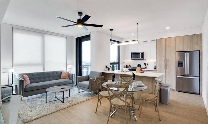 Evans Churchill Apartamento | Beautiful 2BR nr Art Exhibits | Walk to Shops & Transport