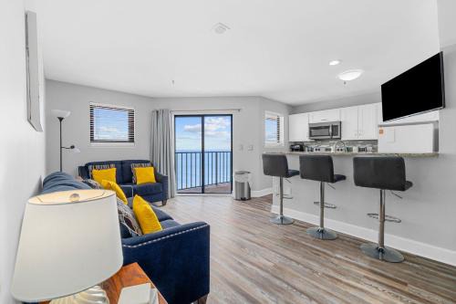 Myrtle Beach Apartamento | Beautiful 2BR Penthouse with Amazing Views