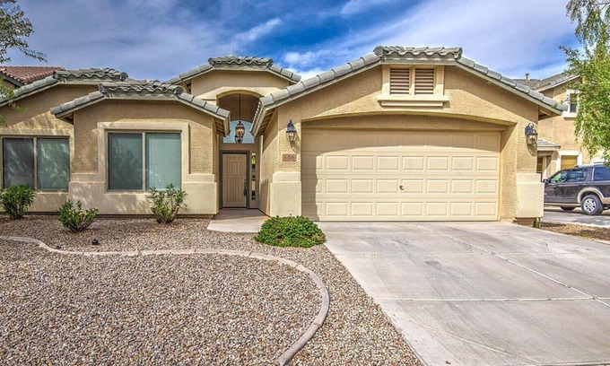 San Tan Valley Casa | Beautiful 3 1/2 bedroom home with office in San Tan Valley, AZ (many amenities!)