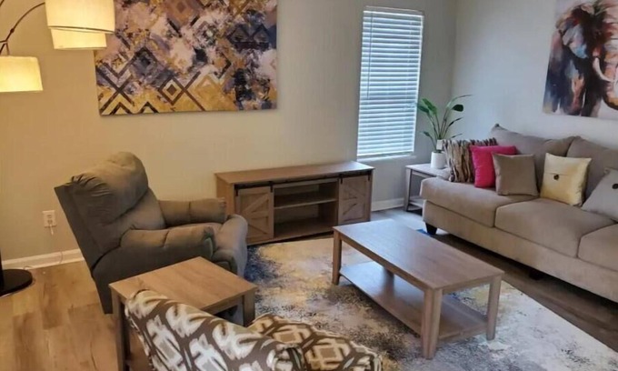 Greensboro Casa | Beautiful 3/2 Home. Walking distance from Coliseum.