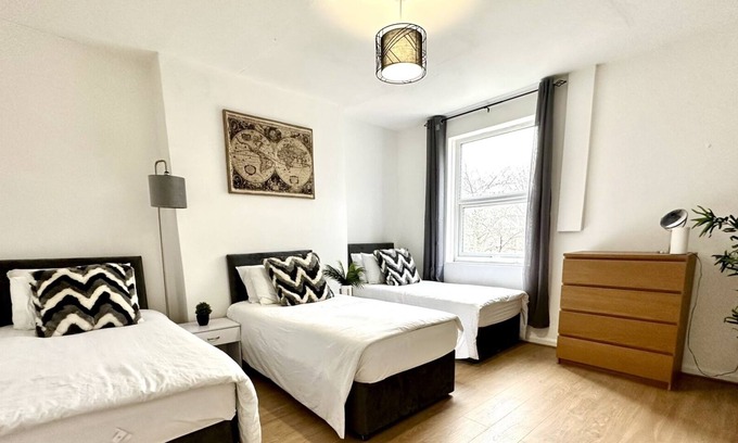 Arnold Apartamento | Beautiful 3-Bed Apartment with Driveway Parking