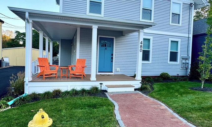 Wakefield-Peacedale Condominio | Beautiful 3-bedroom, 2-bath condo located in downtown Wakefield!