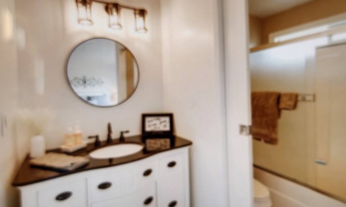 Upper Lake Casa | Beautiful 3 Bedroom 2 Bath house in an ideal location