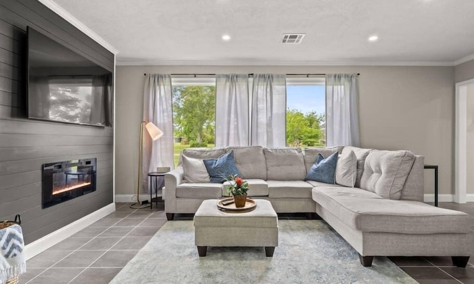 Lake Charles Casa | Beautiful 3 Bedroom Home