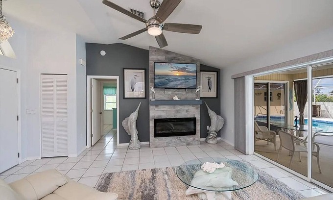 Broadmoor Casa | Beautiful 3-bedroom Pool home on Canal in wonderful Rotonda West, Close to Beach