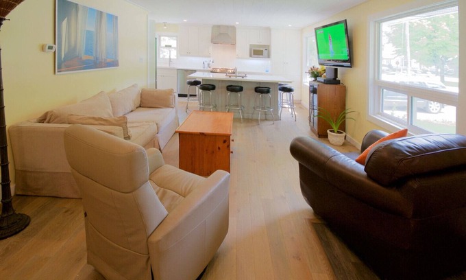 Bayfield Casa | Beautiful 3 Bedroom 2 Bath Renovated Cottage in the heart of Historic Bayfield Village