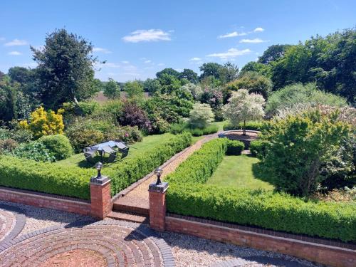 King's Bromley Casa | Beautiful 3 Bedroom Cottage - Picturesque Retreat