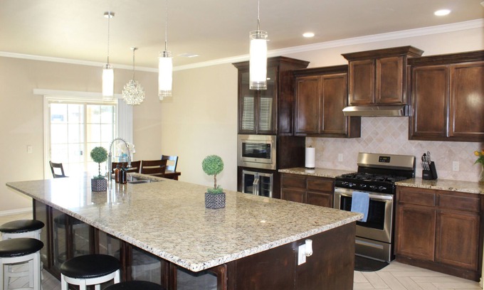 Yukon Casa | Beautiful 3-bedroom house with Office and Den in fabulous Surrey Hills Yukon, OK