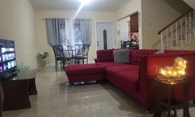 Mandeville Casa | Beautiful 3 bedroom Townhouse- 1.2km Town Center