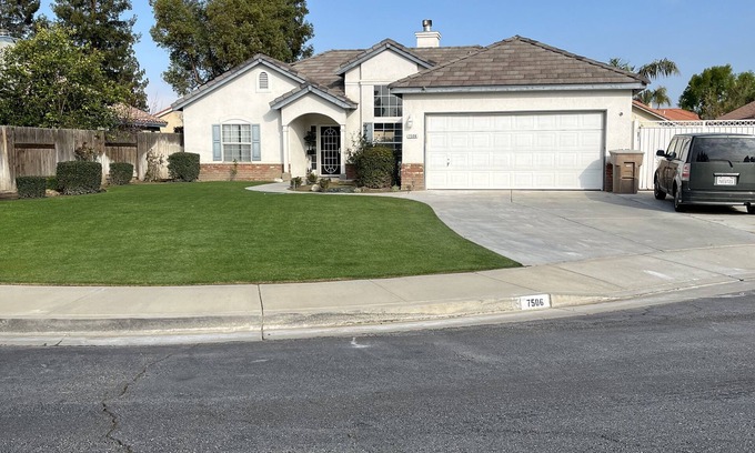 Pumpkin Center Casa | Beautiful 3-bedroom 2-baths with a pool and RV parking.