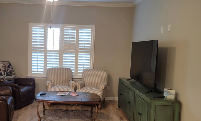 St. Marys Casa | Beautiful 3bed two bathroom home near to Kingsbay Base and shopping center.