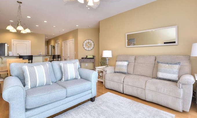 Yaupon Beach Condominio | Beautiful,3BR/2BA Oceanview Condo-POOL-ELEVATOR-HOT TUB-Sleeps9