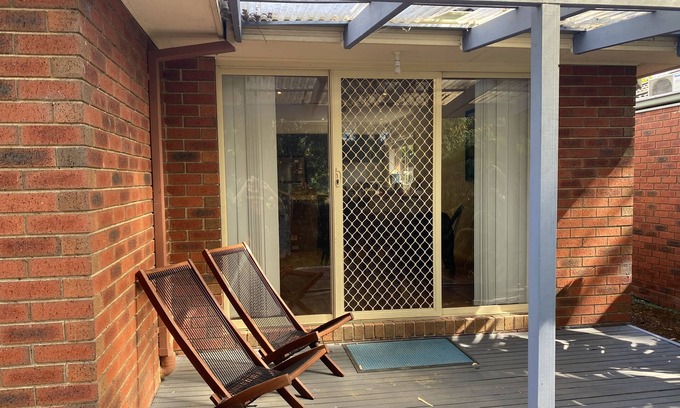 Bayswater Casa | Beautiful 3BR home in Great Bayswater Location.