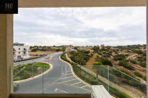 Marsaxlokk Apartamento | Beautiful 3BR home with private balcony with WIFI & AC by 360 Estates