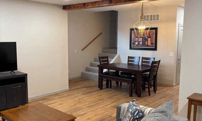 Williams Creek Casa | Beautiful 4-bedroom house with AC in Indianapolis