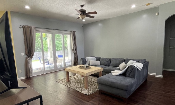 Northside Casa | Beautiful 4 bedroom / 2 bathroom home!