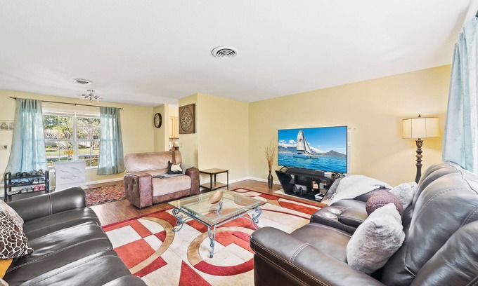 Rockledge Casa | Beautiful 4-Bedroom Bungalow with Modern amenities