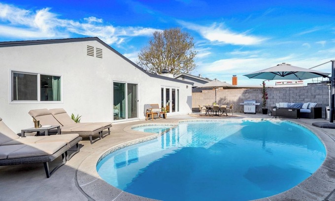 Lincoln Acres Casa | Beautiful 4-bedroom house with pool in Sunny San Diego