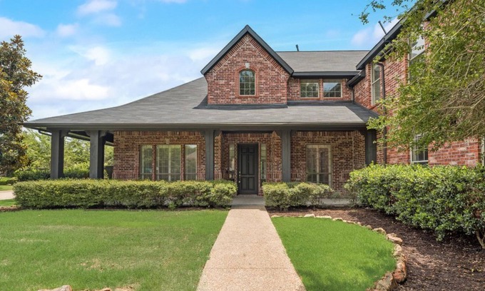 Allen Casa | Beautiful 4-bedroom house - Large backyard and pool & SPA - Games & smart TVs
