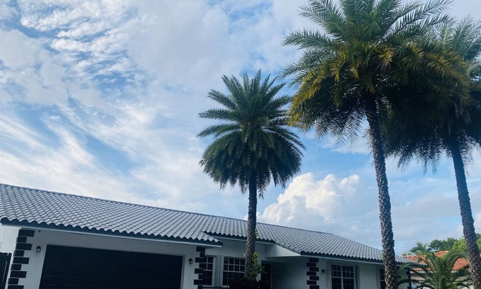 Kendale Lakes Casa | Beautiful 4 bedroom House W/ Pool