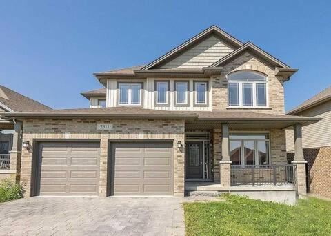 London Casa | Beautiful 4 Bedroom House With a Indoor Fireplace