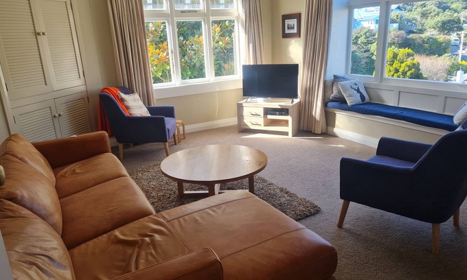 Seatoun Casa | Beautiful 4 bedroom home close to the beach and Miramar cafes