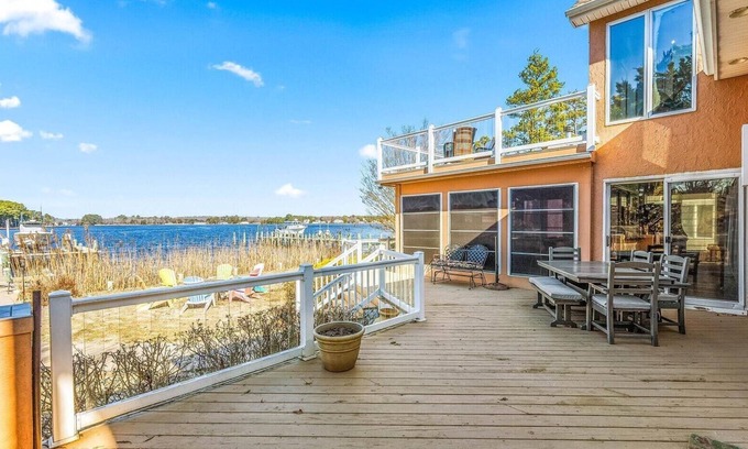 Ocean Pines Condominio | Beautiful 4 Bedroom Home on the water in Berlin!