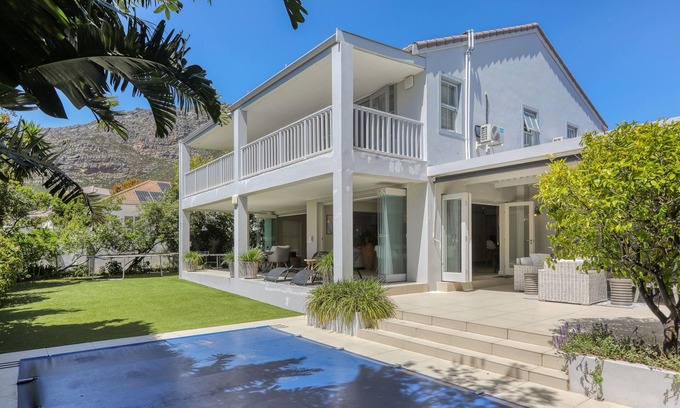 Westlake Casa | Beautiful 4 bedroom home in security estate