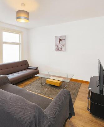 Plumstead Casa | Beautiful 4 bedrooms house, 7 walk to train station