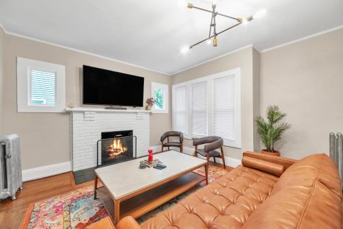 Springfield Casa | Beautiful 4BR 2 Bathroom House with Parking