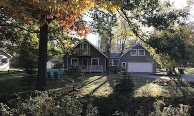 Pentwater Casa | Beautiful 5-bedroom cottage across from Bass Lake